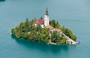 Lake Bled/Blejsko jezero, Bled Island/Blejski otok, Julian Alps, Slovenia, Europe